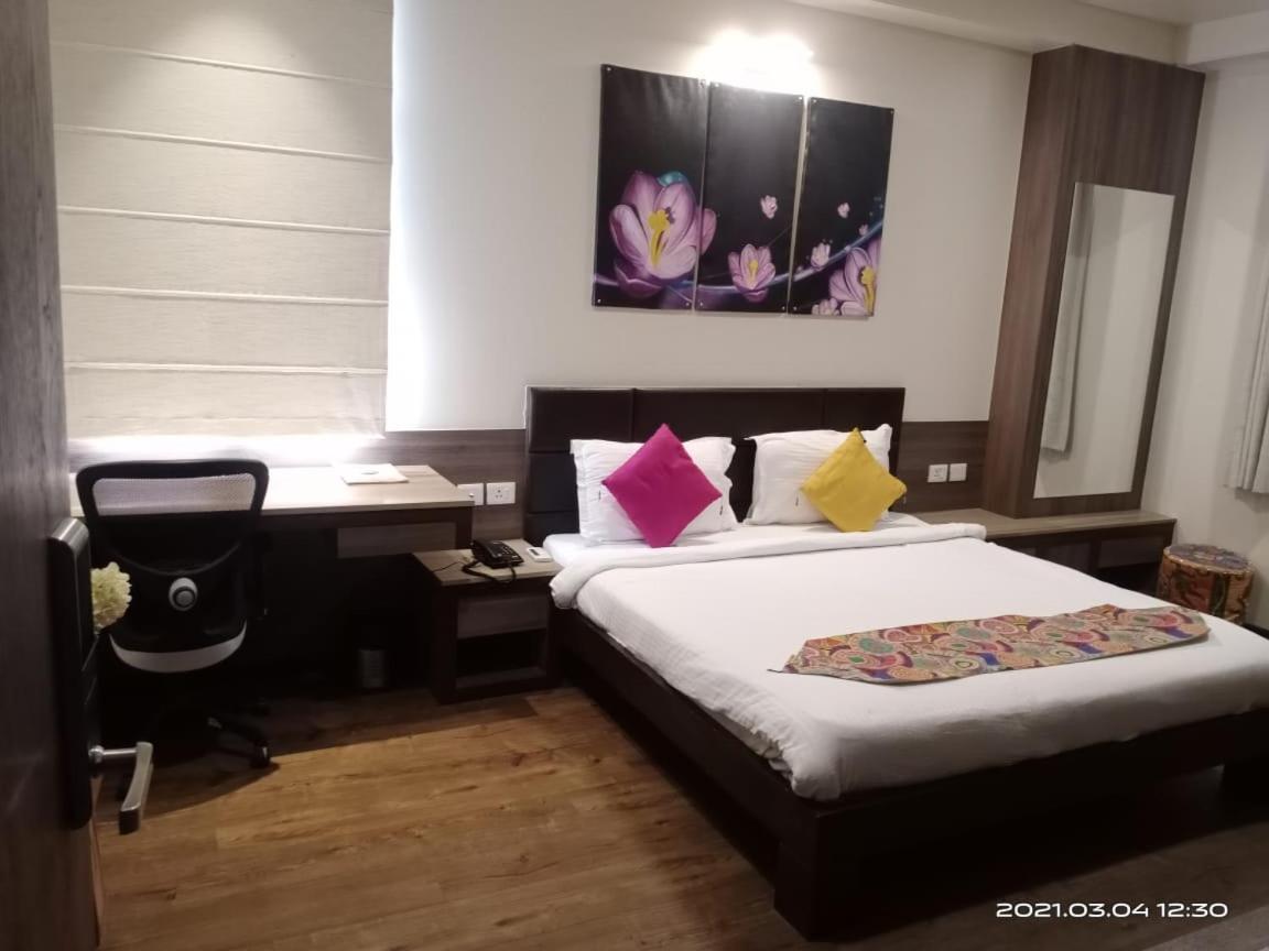 Fleur Hotel Jaipur Extérieur photo