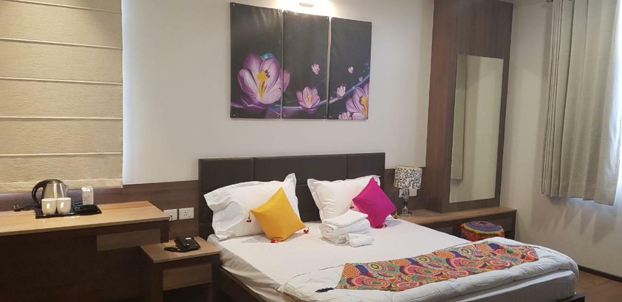 Fleur Hotel Jaipur Extérieur photo